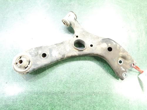 Used Right front suspension arm TOYOTA AURIS (_E15_) 1.6 (ZRE151_, ZRE151R) (124 hp) 8888910