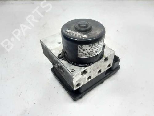 Used ABS pump MERCEDES-BENZ CLK (C209) CLK 240 (209.361) (170 hp) 6897797
