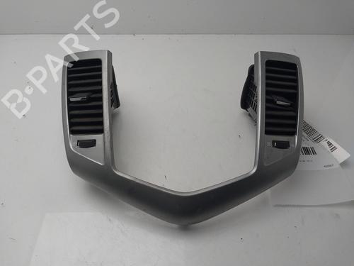 Used Air vent CHEVROLET CRUZE (J300) 1.6 (113 hp) 31030904