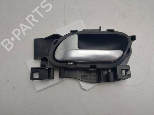 Used Front left interior door handle Front left interior door handle 39139390 39139390