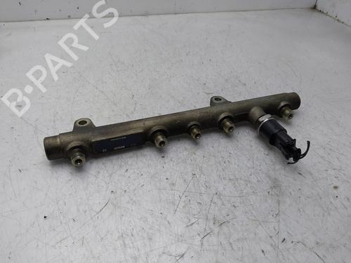 Used Injection rail RENAULT LAGUNA I (B56_, 556_) 1.9 dCi (B56W) (107 hp) 31589086