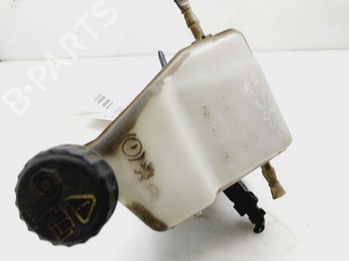 Used Brake master cylinder PEUGEOT 3008 II SUV (MC_, MR_, MJ_, M4_) 1.5 BlueHDi 130 (131 hp) 23268213