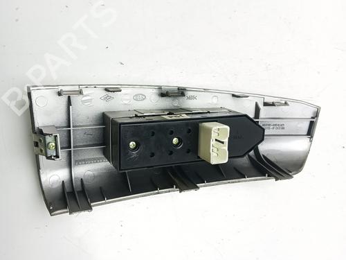 Right front window switch KIA SPORTAGE II (JE_, KM_) 2.0 CRDi 4WD | BP22274429I26 
