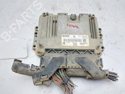 Boîtier Moteur UCE Pour OPEL ASTRA H BERLINA 2004 - Référence 0281011943 D'occasion