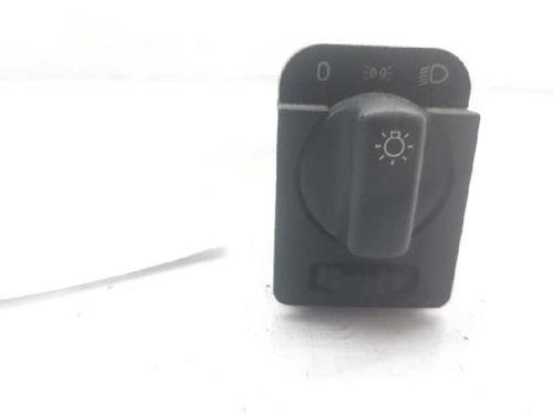 Used Headlight switch OPEL CORSA B (S93) 1.2 i 16V (F08, F68, M68) (65 hp) 4703889