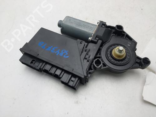 Rudehejsemotor bagstkærm højre AUDI A4 B7 (8EC) 2.0 TDI 16V (140 hp) 27877073