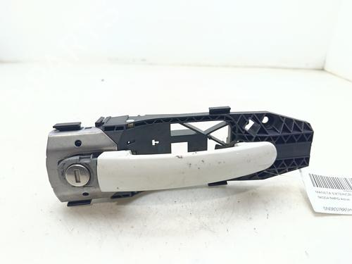 Used Front left exterior door handle Front left exterior door handle 37030235 37030235