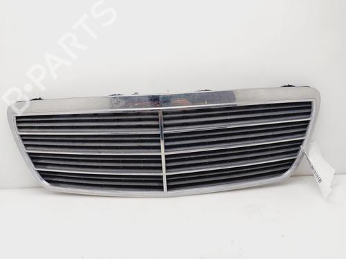 Used Grille MERCEDES-BENZ E-CLASS (W210) E 320 CDI (210.026) (197 hp) 26926483