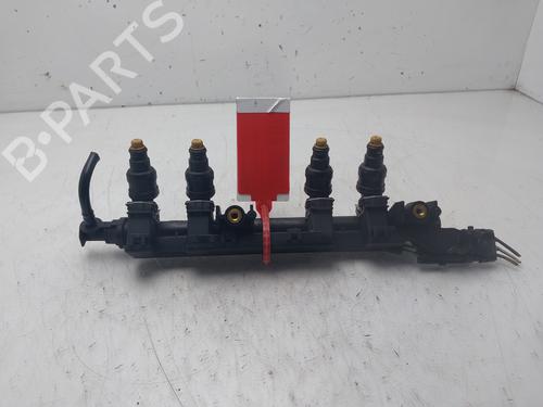 Used Injection rail Injection rail RENAULT CLIO II (BB_, CB_) 1.2 (BB0A, BB0F, BB10, BB1K, BB28, BB2D, BB2H, CB0A,... (58 hp) 33628199 33628199