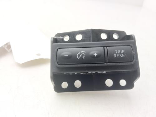 switch-nissan-qashqai-ii-j11-j11_-2013-33754832 main image