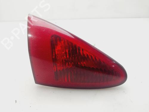 Venstre baglygte bagklap ALFA ROMEO 147 (937_) 1.9 JTDM (937.AXD1A, 937.AXV1A, 937.BXB1A) (115 hp) 30197888