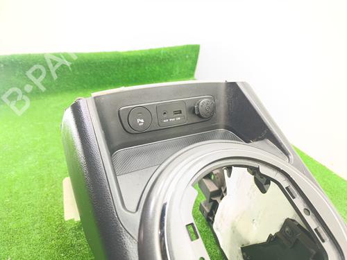 Armrest / Center console KIA SPORTAGE III (SL) 1.7 CRDi | BP28319854I20 