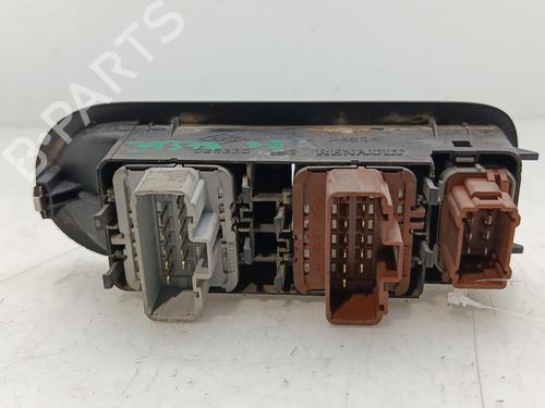 Interrupteur de vitre avant gauche RENAULT MEGANE II (BM0/1_, CM0/1_) 1.5 dCi (BM0F, BM0T, BM2B, CM0F, CM0T) | BP29720038I27 