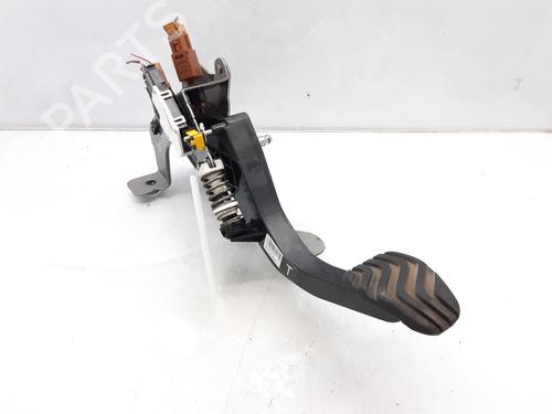 Clutch pedal RENAULT KADJAR (HA_, HL_) 1.3 TCe 140 (140 hp) 8765757