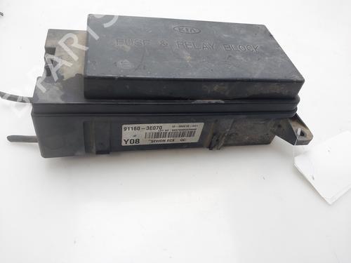 Used Fuse box KIA SORENTO I (JC) 2.5 CRDi 4WD (140 hp) 17901056