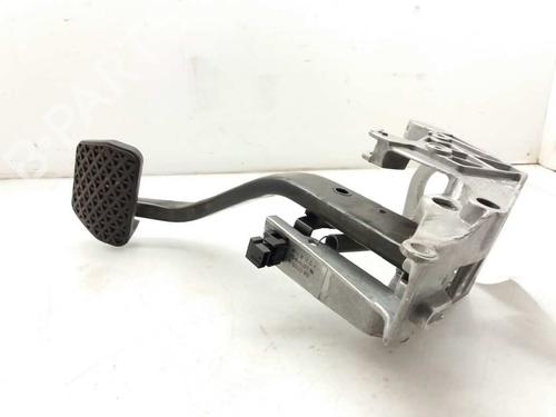 Used Break pedal BMW 3 (E90) 320 i (170 hp) 8764872