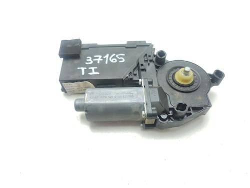 Moteur de lève-vitre arrière gauche VW TOUAREG (7LA, 7L6, 7L7) 3.0 V6 TDI (225 hp) 25468692
