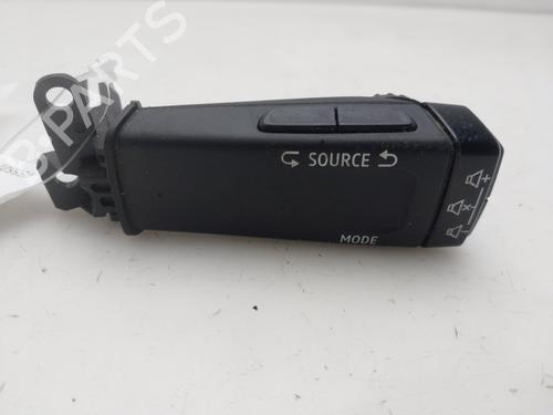 switch-renault-clio-v-b7_-2019-34286009 main image