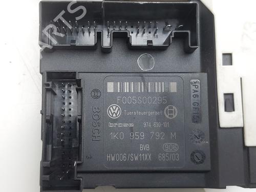 Right front window motor SEAT LEON (1P1) | BP36430654E20 - Image 3