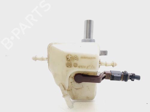 Used Brake master cylinder PEUGEOT 308 SW II (LC_, LJ_, LR_, LX_, L4_) [2014-2021]  22552697