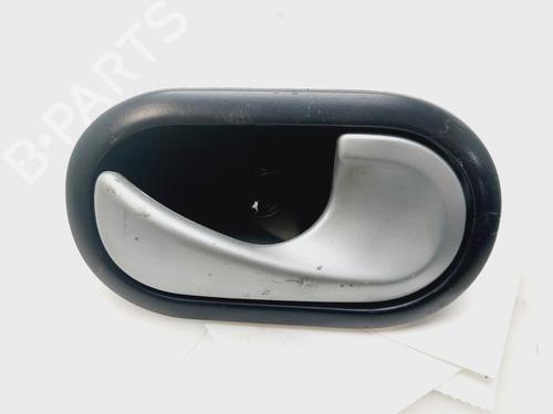 Høyre foran invendig håndtak RENAULT TWINGO II (CN0_) 1.2 16V (CN0K, CN0V, CN0A) (76 hp) 27322742