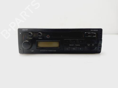 Used Radio SEAT IBIZA II (6K1) 1.4 i (60 hp) 28329445