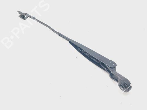 Used Front windshield wiper arm FIAT 500 (312_) [2007-2025]  25890097