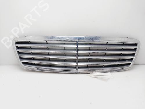 Used Grille MERCEDES-BENZ C-CLASS (W203) [2000-2007]  26926503