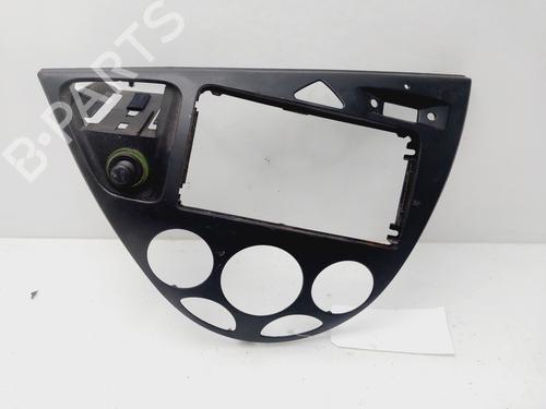 Used Middle console FORD FOCUS I Saloon (DFW) 1.8 Turbo DI / TDDi (75 hp) 28123428