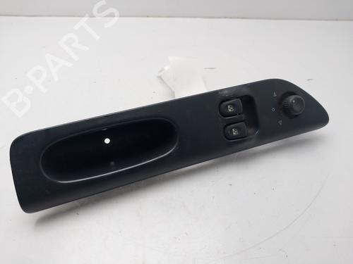 Used Left front window switch RENAULT LAGUNA I (B56_, 556_) 1.9 dTi (100 hp) 32288836