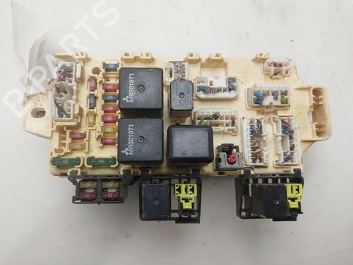 Used Fuse box Fuse box 37702939 37702939