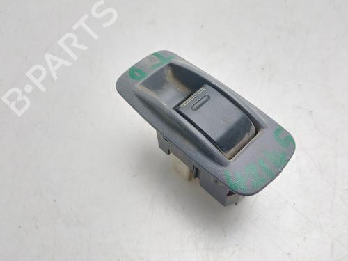 Mando elevalunas trasera derecho Mando elevalunas trasera derecho TOYOTA RAV 4 II (_A2_) 2.0 4WD (ACA21, ACA20) (150 hp) 37153053 37153053