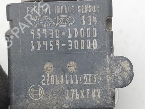 Electronic sensor KIA CARENS III MPV (UN) 2.0 CRDi 140 | BP38056347M84 - Image 3