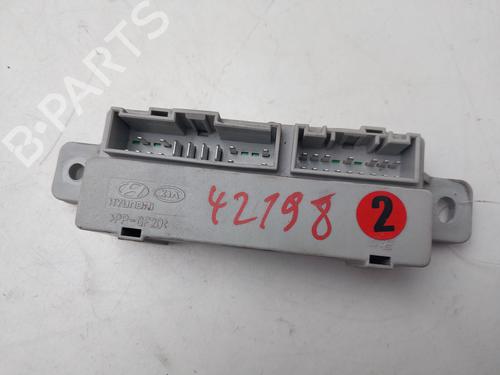 Used Fuse box Fuse box 37192476 37192476