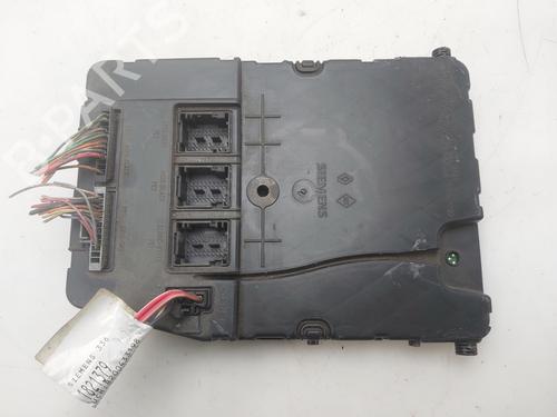 Used Fuse box Fuse box 36557649 36557649