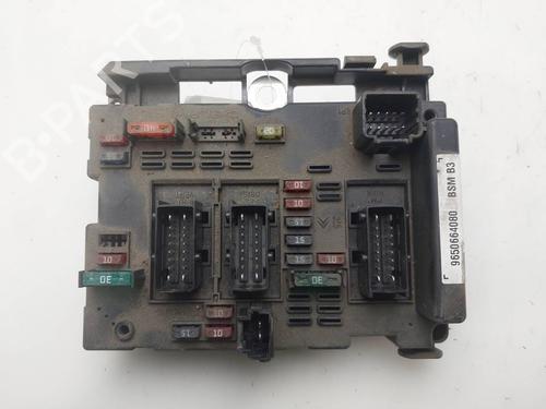 Used Fuse box Fuse box 39620259 39620259