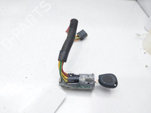 Clé de contact RENAULT MEGANE I Classic (LA0/1_) 1.6 e (LA0F, LA0S) (90 hp) 23083392