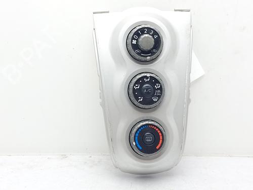 Used Climate control TOYOTA YARIS (_P9_) 1.3 VVT-i (SCP90_, SCP90R) (87 hp) 13328769