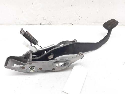 Used Clutch pedal TOYOTA AVENSIS Saloon (_T27_) 2.0 D-4D (WWT271_) (143 hp) 8765437