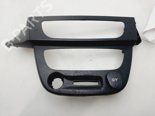 Console central RENAULT FLUENCE (L3_) 1.5 dCi (L30D, L30L, L306, L33F, L33L, L33M, L33V, L33W) (110 hp) 31909196