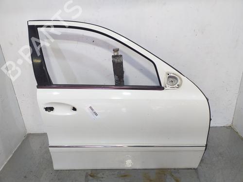 Used Right front door MERCEDES-BENZ E-CLASS (W211) E 320 CDI (211.026) (204 hp) 18340661