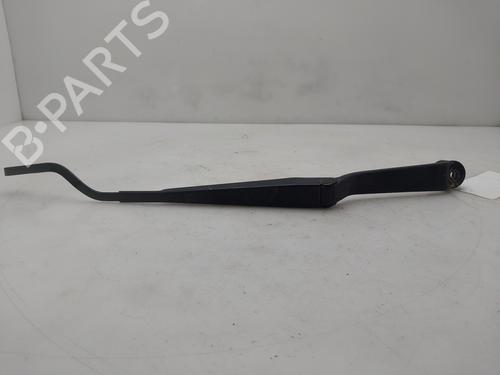 Used Front windshield wiper arm Front windshield wiper arm SUZUKI SWIFT IV (FZ, NZ) 1.3 DDiS (AZG413D, ZC02S, ZC92S) (75 hp) 34437182 34437182