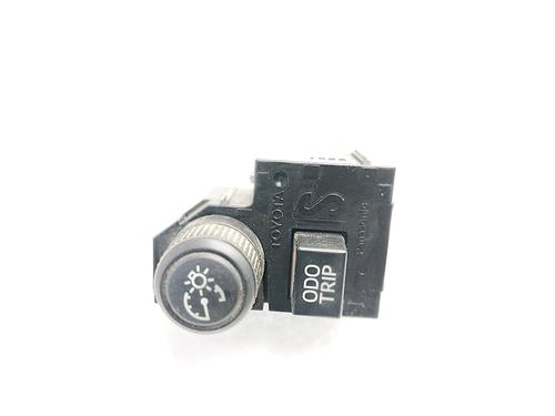 switch-toyota-land-cruiser-prado-_j15_-2009-34635881 main image