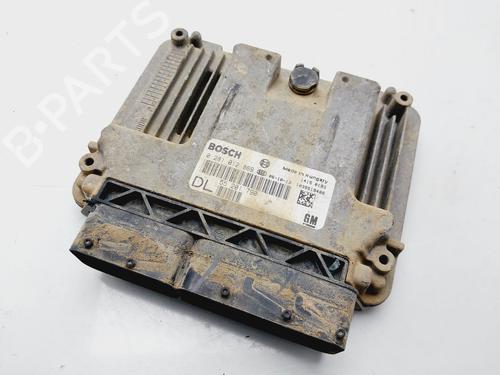 Used Engine control unit (ECU) OPEL VECTRA C (Z02) [2002-2009]  32132666