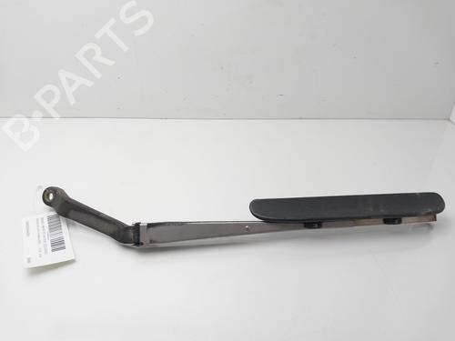 Used Front windshield wiper arm HONDA CR-V I (RD) 2.0 16V 4WD (RD1, RD3) (147 hp) 30508238