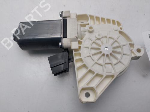 Portierruitmotor linksachter Portierruitmotor linksachter MERCEDES-BENZ A-CLASS (W169) A 160 CDI (169.006, 169.306) (82 hp) 36032181 36032181