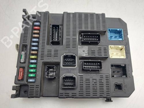Used Fuse box Fuse box 39238622 39238622
