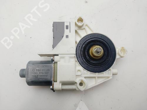 Rudehejsemotor bagstkærm venstre PEUGEOT 407 SW (6E_, 6D_) 2.0 (136 hp) 30097396