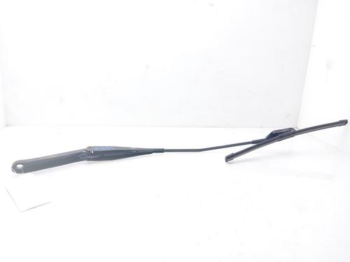 Used Front windshield wiper arm FORD FIESTA VI (CB1, CCN) 1.6 TDCi (90 hp) 13819518