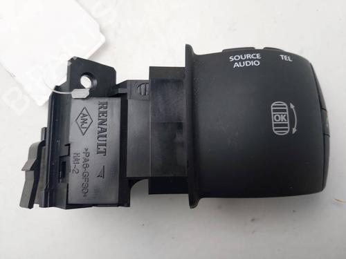 switch-renault-megane-iii-hatchback-bz01_-b3_-2008-39751826 main image
